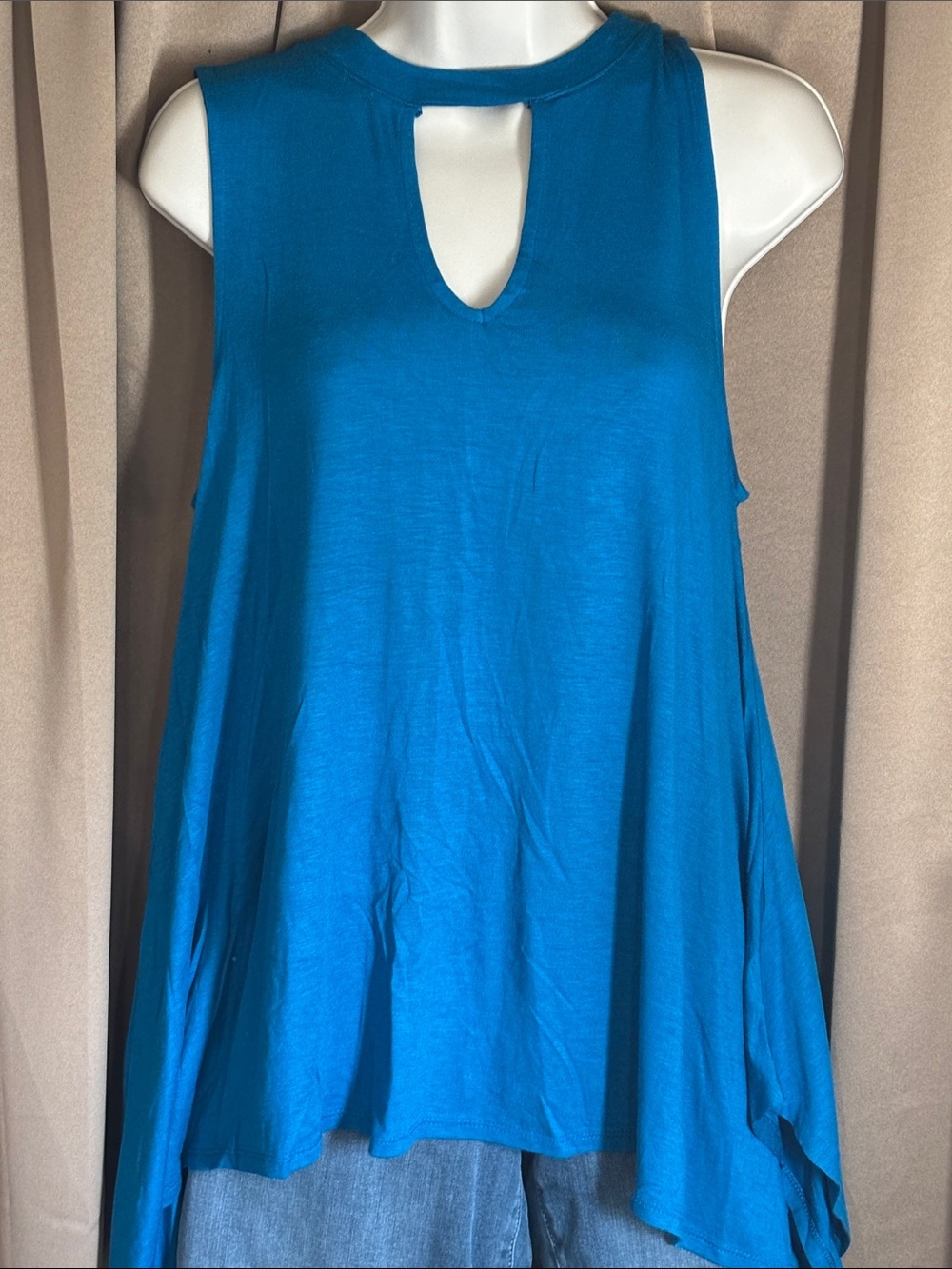 Jennifer Lopez Teal Keyhole Sleeveless Tank